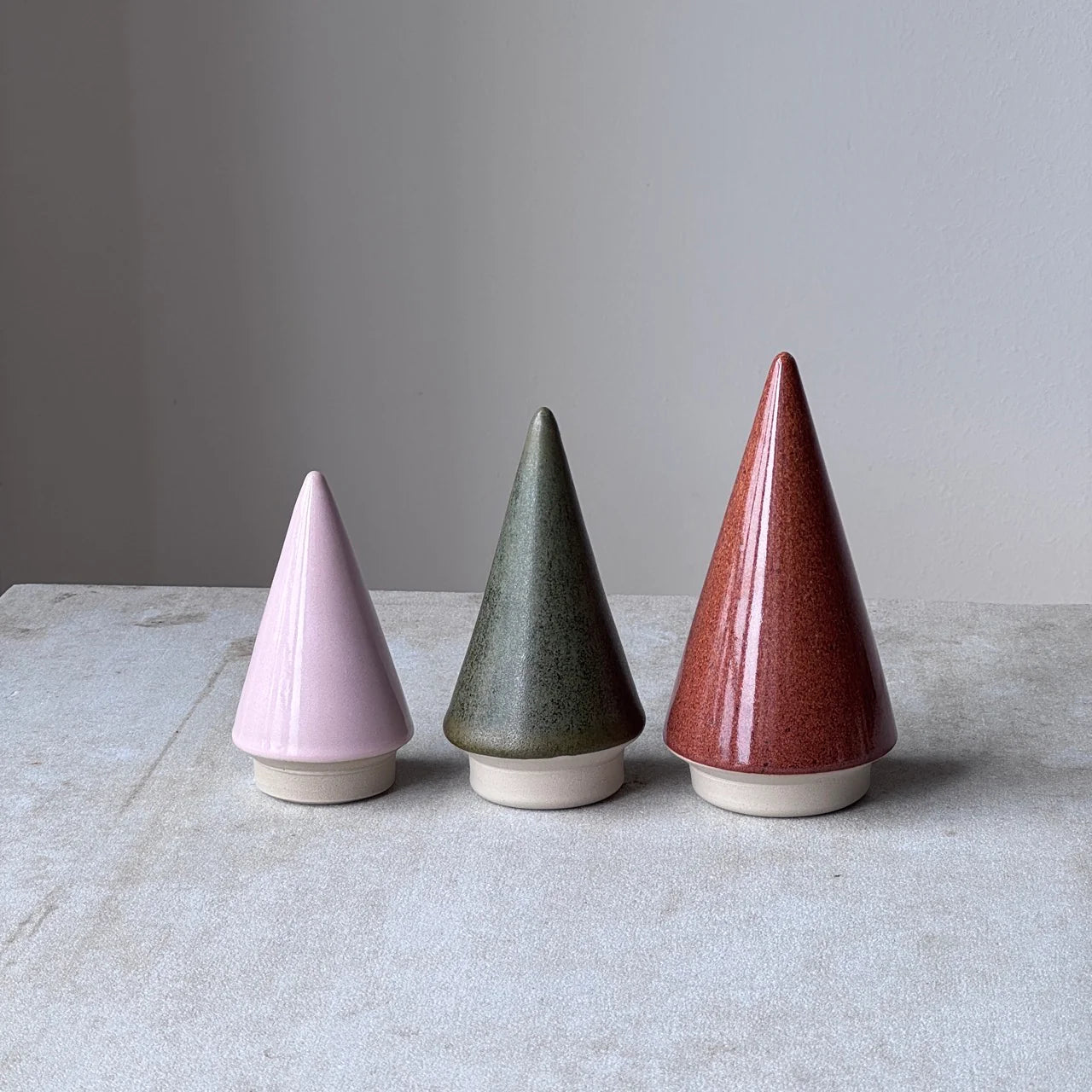 Small Christmas Tree – Glossy Pink